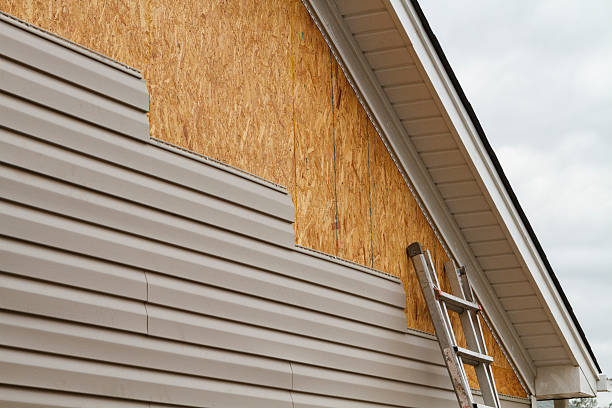 Professional Vinyl Siding technician working in Lagrange, IN